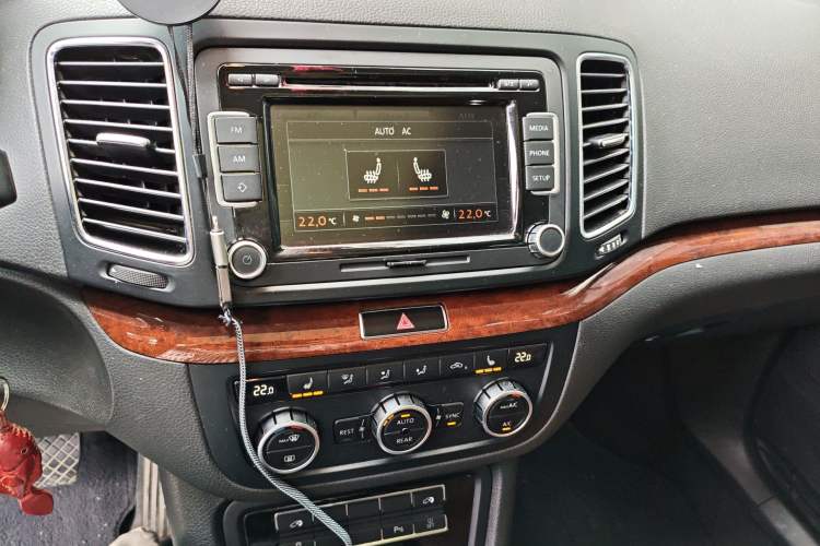 Used Volkswagen Sharan 2012 2.0 TSI Comfort Edition Euro IV Audio And AC Panel