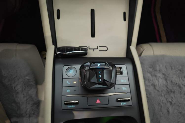 Used BYD Qin L 2024 DM-i 120KM Beyond Model Gear Lever