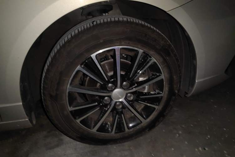 Used Roewe i5 2020 1.5L Automatic 4G Connect Luxury Flagship Edition Right Front Wheel Hub