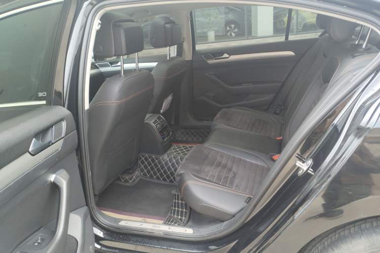 Used Volkswagen Magotan 2021 330TSI DSG 30th Anniversary Edition Left Rear Seat