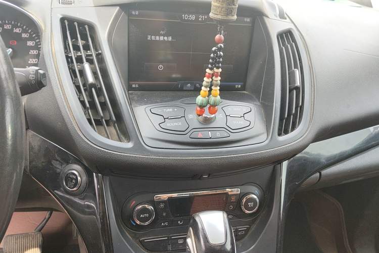 Used Ford Kuga 2015 2.0L GTDi Four-Wheel-Drive Sport Model Audio And AC Panel