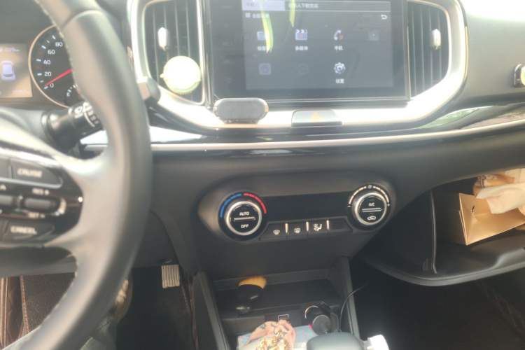 Used Kia kx1 Stonic 2021 1.4L CVT Fun & Sunroof Model Audio And AC Panel