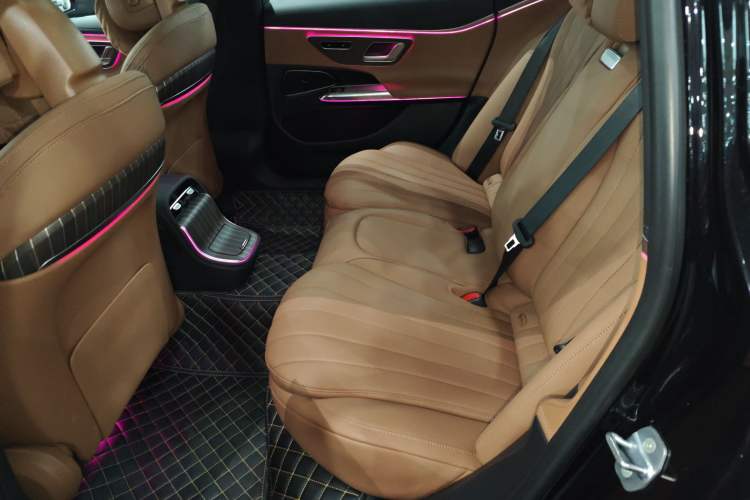 Used Mercedes-Benz E-Class New Energy 2024 E 350 e L Plug-in Hybrid Sedan
