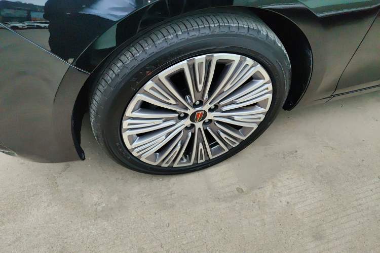 Used Hongqi H5 2022 Classic Model Facelift 1.8T Automatic Smart Connect Flagship Edition Left Front Wheel Hub