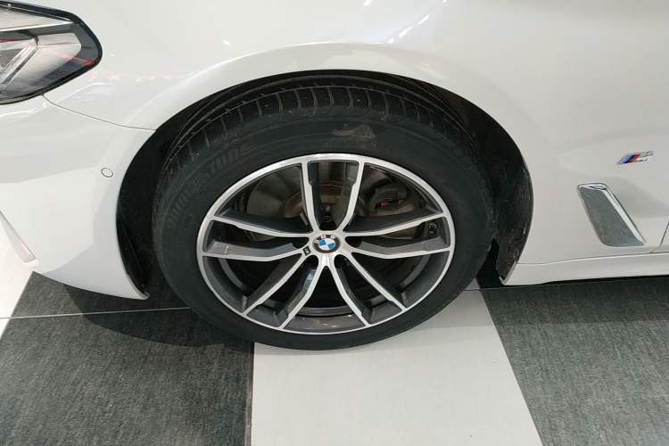 Used BMW 5 Series 2021 Facelifted 525Li M Sport Package Exterior 3
