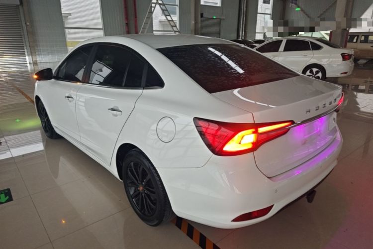 Used Roewe i5 2020 1.5L Automatic 4G Connect Luxury Flagship Edition
