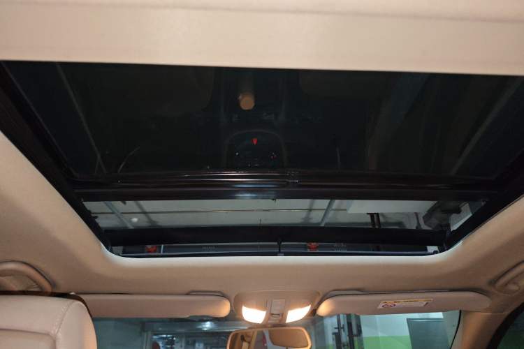 Used Mercedes-Benz R-Class 2017 R 320 4MATIC Business Edition Prestige Model
