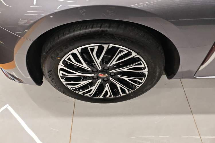 Used Hongqi H5 2025 2.0T Automatic Flag Edition – 500 000 Units Commemorative Version