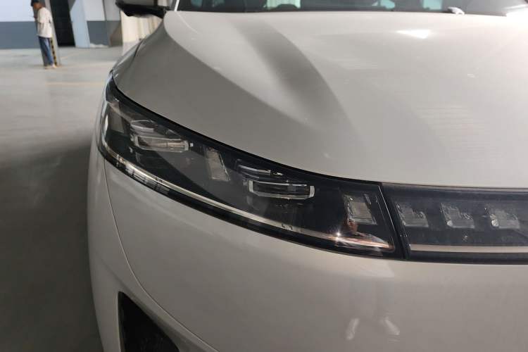 Used Dongfeng eπ eπ008 2024 210Max Range-Extended Version 6 Seats Right Front Headlight