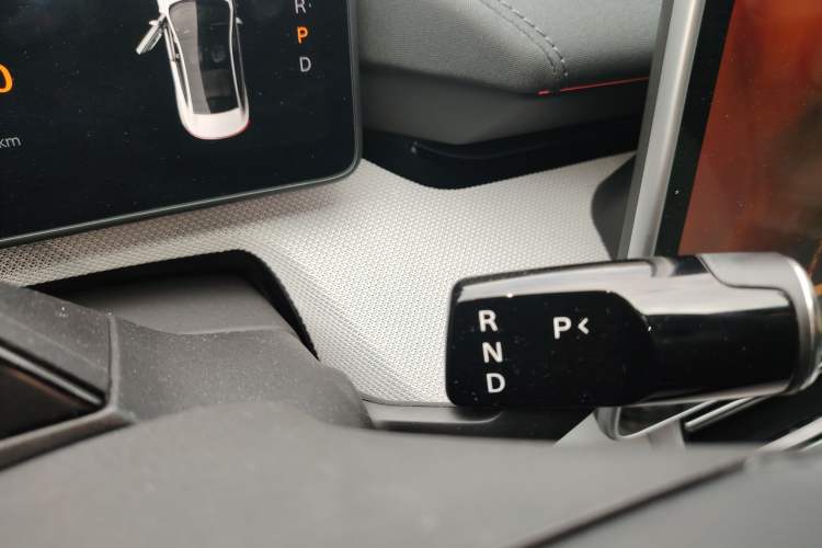 Used Polestar 4 2023 Single-Motor Long-Range PLUS Gear Lever