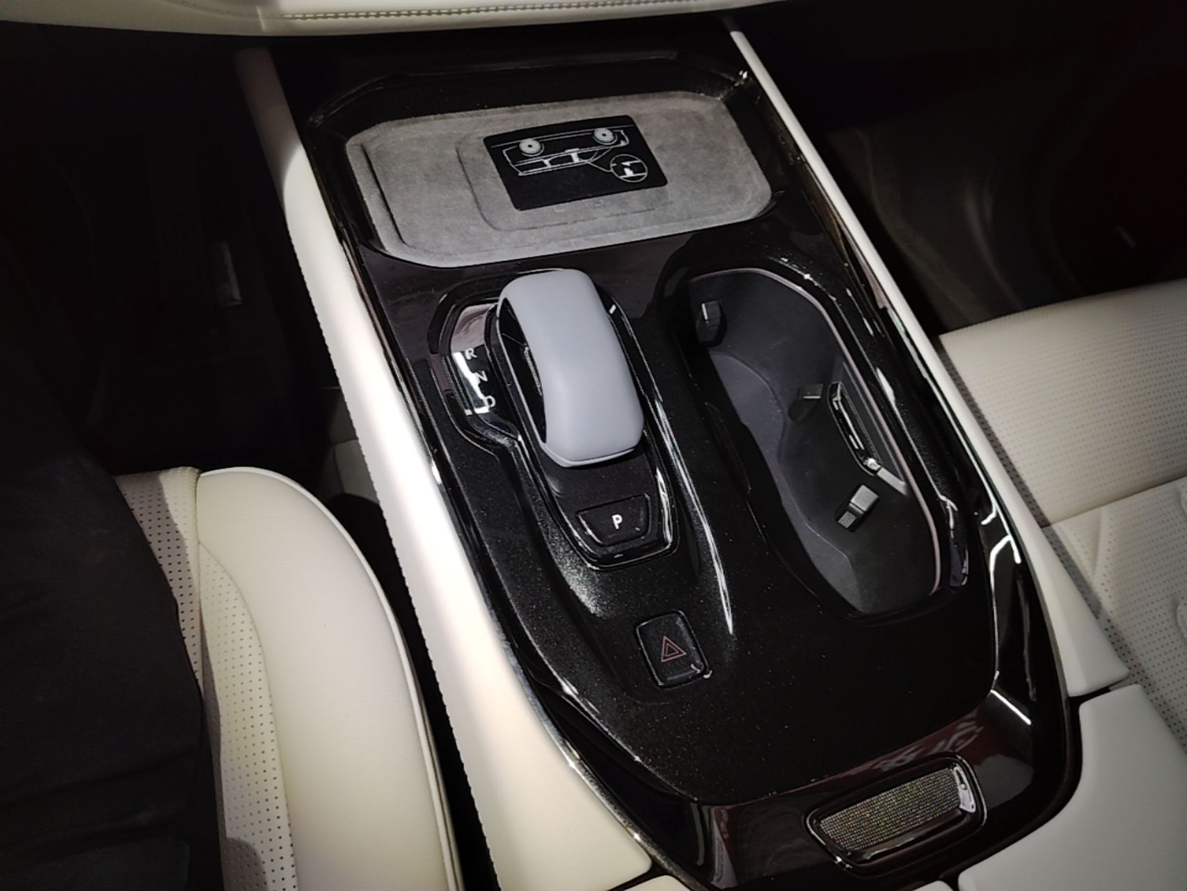 Zeekr 009 2024 Six-Seat Executive Version 4WD 108 kWh — снимка 16