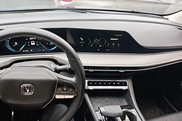 Used CHANGAN Eado 2023 Changan Edition PLUS Blue Whale NE 1.4T GDI DCT Prestige Version Center Console