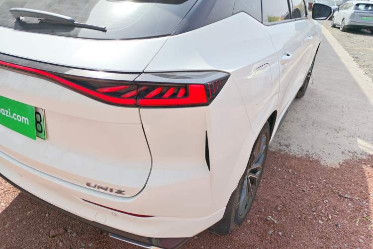 Used CHANGAN UNI-Z New Energy 2024 Blue Whale Smart Electric iDD 125km Beyond Edition Exterior 3