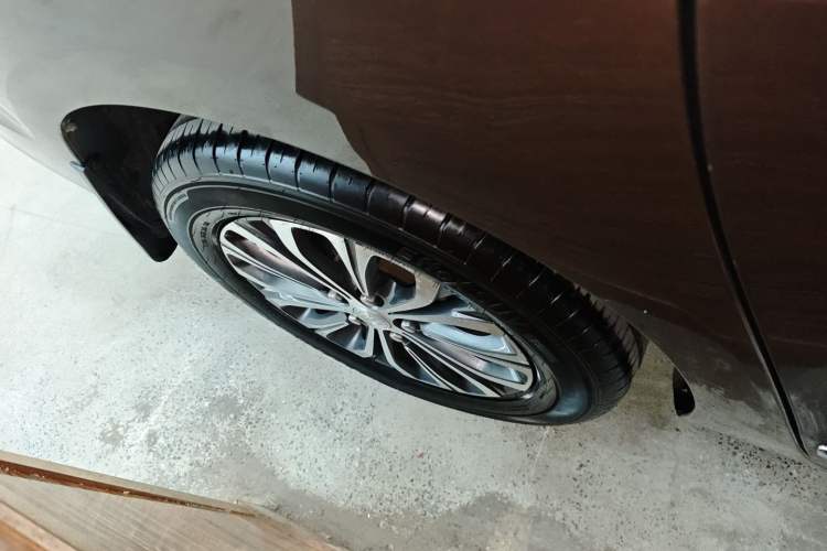 Used Buick GL8 2021 Land Cruiser Executive Class 652T Luxury Model