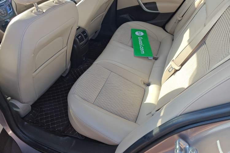 Used Buick Regal 2014 2.0L Leading Fashion Edition Interior 4