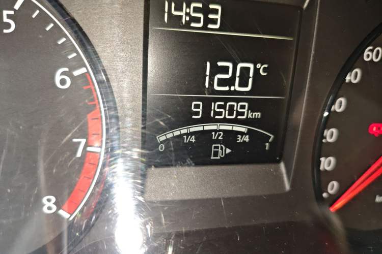 Used Volkswagen Polo 2014 1.4L Manual Fashion Edition