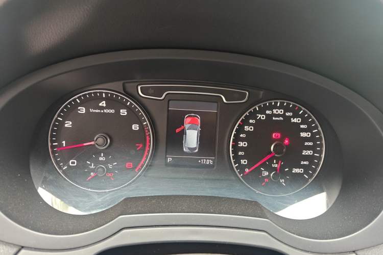 Used Audi Q3 2015 35 TFSI quattro Comfort model Instrument Cluster