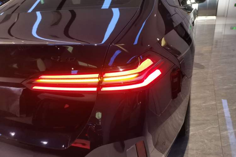 Used BMW 5 Series 2024 530Li Leading Model M Sport Package