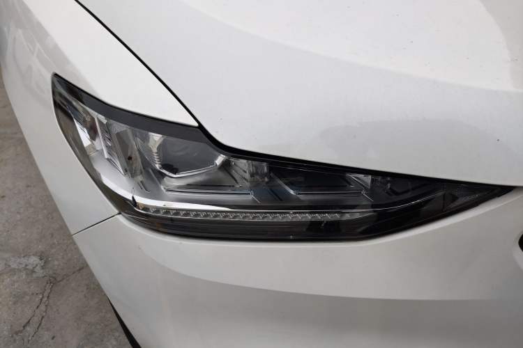 Used Wey VV6 2018 2.0T Two-Wheel Drive Flagship Version China V Standard Right Front Headlight