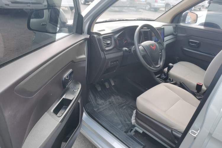 Used Wuling Hongguang V 2022 1.5L Jingqu Edition Electric-Assist LAR Driver Seat