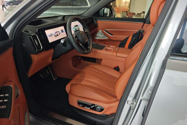 Used Hima AITO M8 2025 Extended-Range Ultra Version 53.4 kWh 5-Seater Edition Left Front Seat