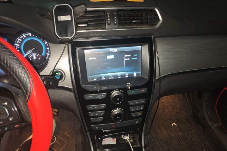 Used Haval H2 2014 1.5T Manual Two-Wheel Drive Elite Edition Audio And AC Panel