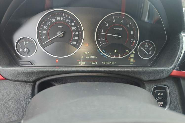 Used BMW 3 Series 2015 328i Sport Design Package Odometer Close Up