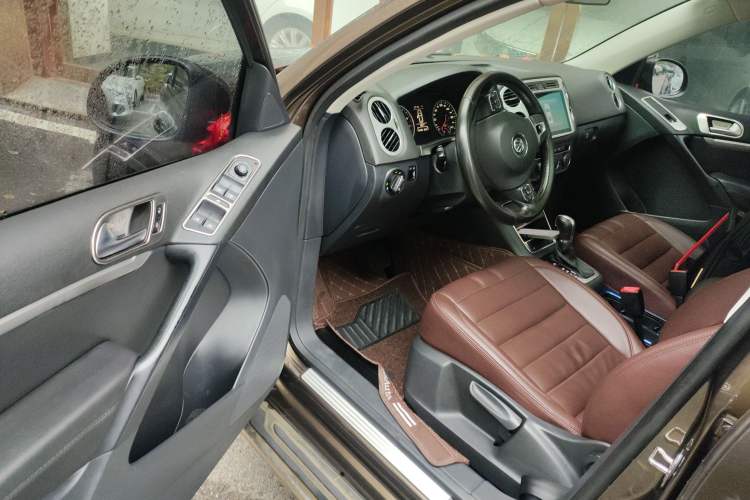 Used Volkswagen Tiguan 2015 1.8TSI Automatic All-Wheel Drive Style Vision Edition Driver Seat