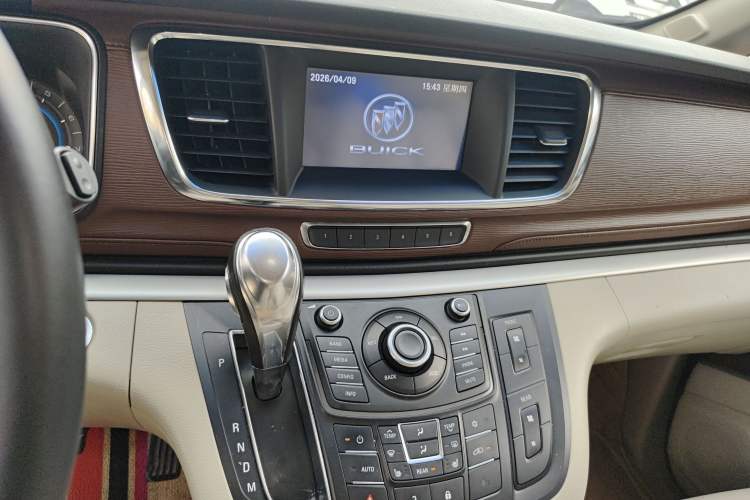 Used Buick GL8 2014 3.0L GT Luxury Business Haoya Edition Audio And AC Panel