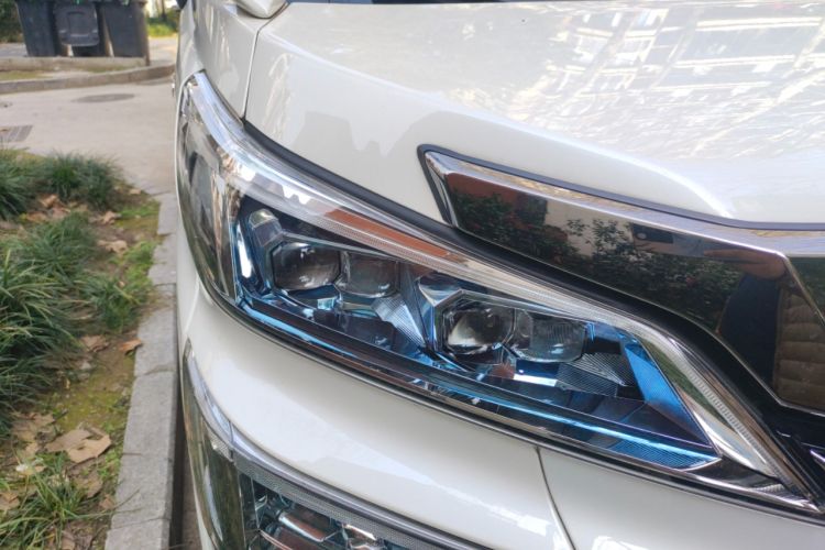 Used Toyota Vellfire 2021 Crown Dual-Engine 2.5L HV Supreme Edition
