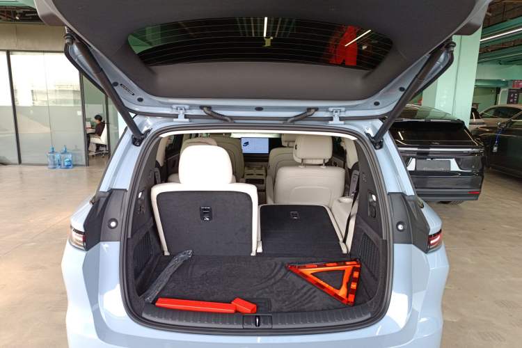 Used Li Auto i8 2025 Model Standard Version
