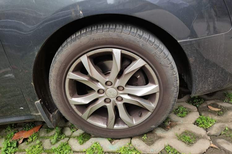 Used Peugeot 508 2011 2.3L Automatic Luxury Edition Right Front Wheel Hub