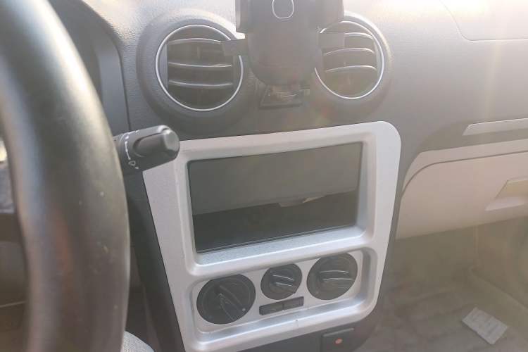 Used Geely Auto Liberty Ship 2011 1.3L Manual Fashion Edition
