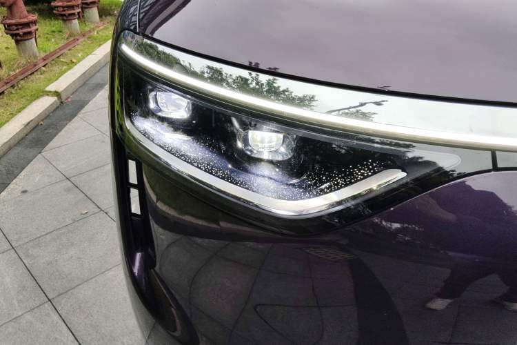 Used Hima AITO M8 2025 Model Pure Electric Max+ Five-Seat Long-Range Version Right Front Headlight