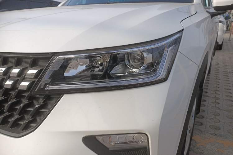 Used Wuling Alvez 2022 1.5L Manual Free-Style Model
