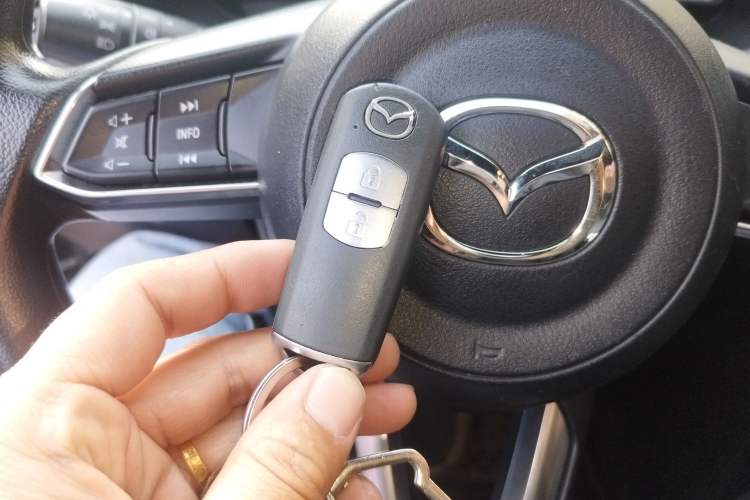 Used Mazda CX-4 2018 2.0L Automatic Two-Wheel Drive Blue Sky Dynamic Version China V Standard Vehicle Key