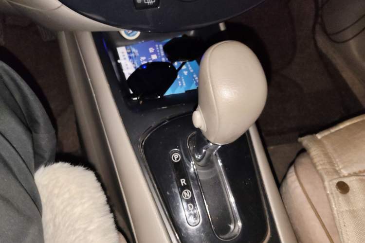 Used Nissan Tiida 2011 1.6L CVT Luxury Edition Gear Lever