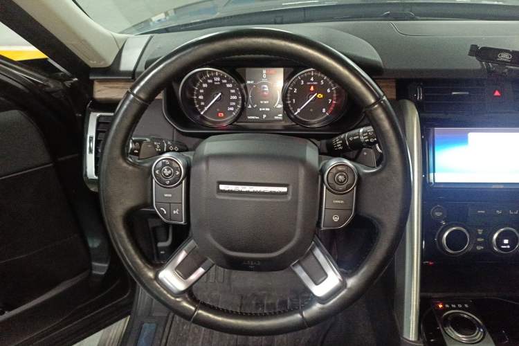 Used Land Rover Discovery 2017 3.0 SC V6 HSE Steering Wheel