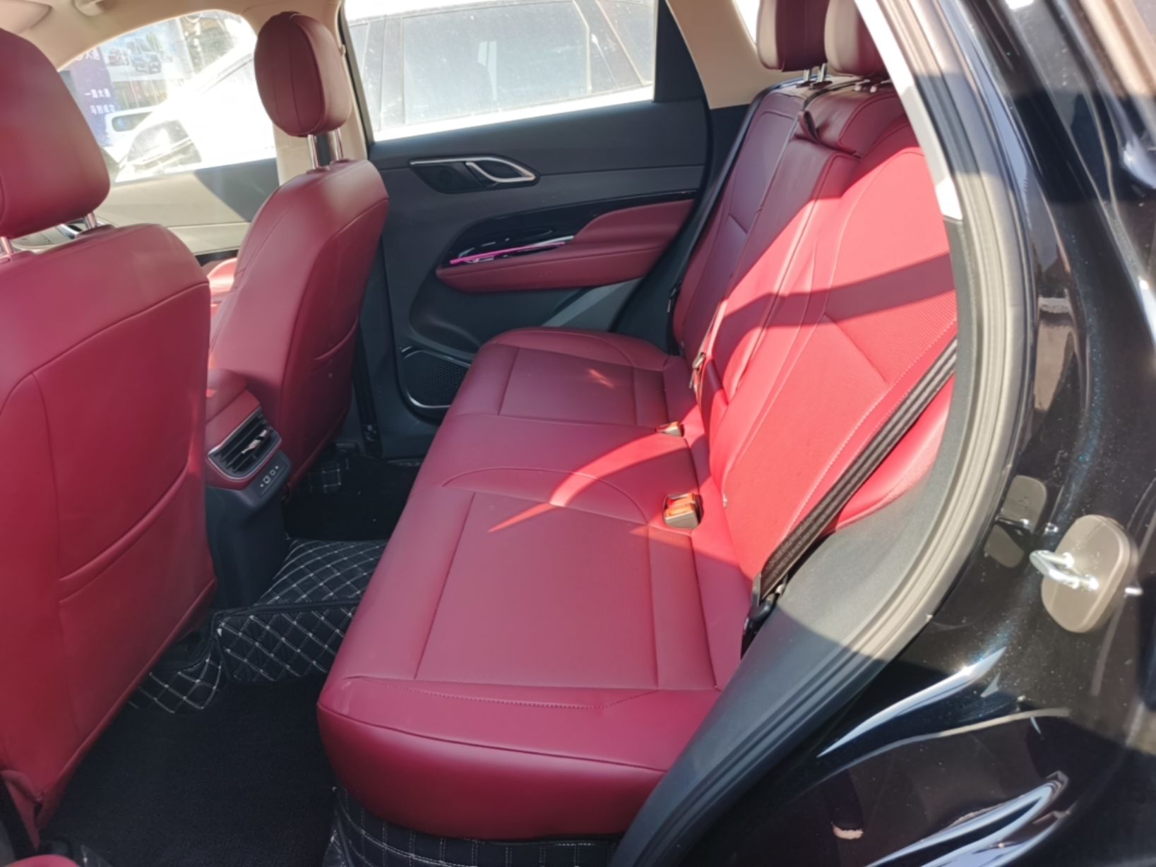 Hongqi HS3 PHEV 2025 Model 117km Jingwei Edition — снимка 20