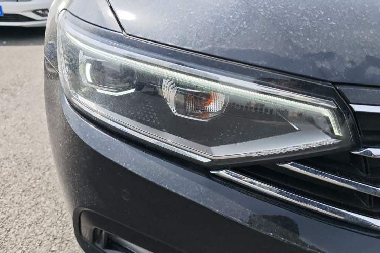 Used Volkswagen Magotan 2020 280TSI DSG Comfort Edition Right Front Headlight