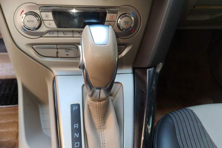 Used Ford Focus 2012 Sedan 1.6L Automatic Fashion Edition