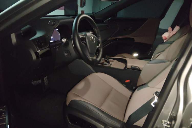 Used Lexus ES 2023 200 Excellence Edition Left Front Seat