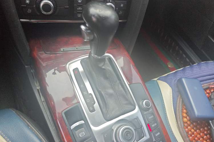 Used Audi A6L 2011 2.0 TFSI Automatic Standard Edition Gear Lever