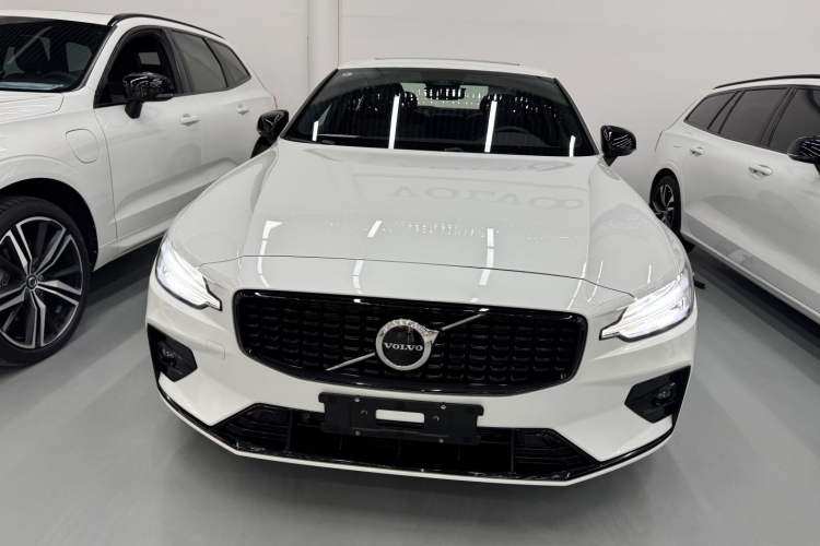 Used Volvo S60 2025 B5 Zhiya Sport Edition Front