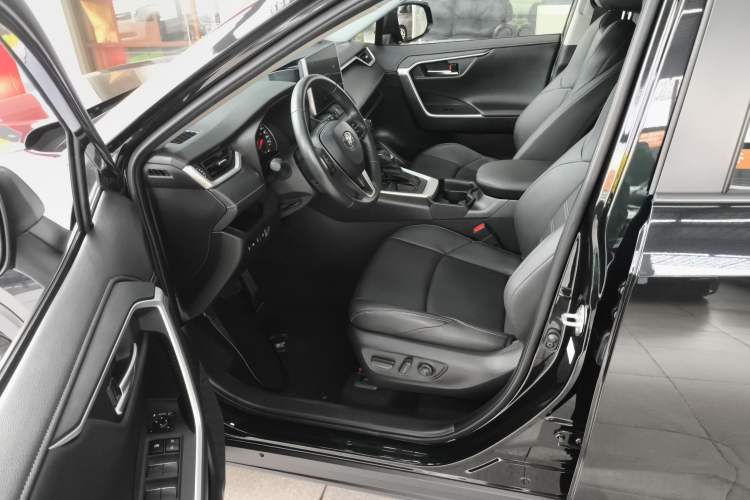 Used Toyota Wildlander 2022 2.0L CVT Two-Wheel Drive Luxury PLUS Edition Driver Seat