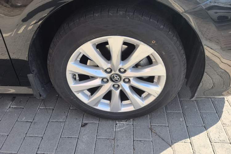 Used Toyota Camry 2019 Revised Version 2.0G Luxury Edition Right Front Wheel Hub