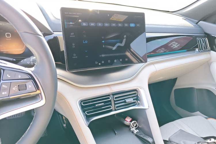 Used BYD Song PLUS New Energy 2023 Champion Edition DM-i 110KM Flagship PLUS Audio And AC Panel