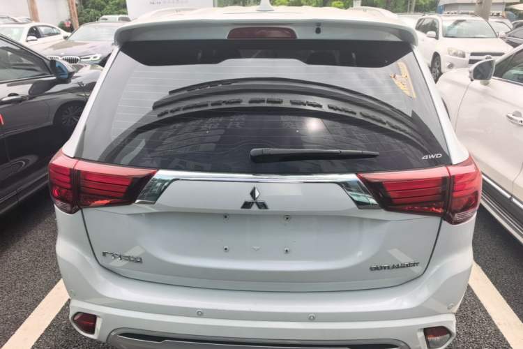 Used Mitsubishi Outlander 2021 2.4L 4x4 Zhi Xiang Edition 7 Seats

