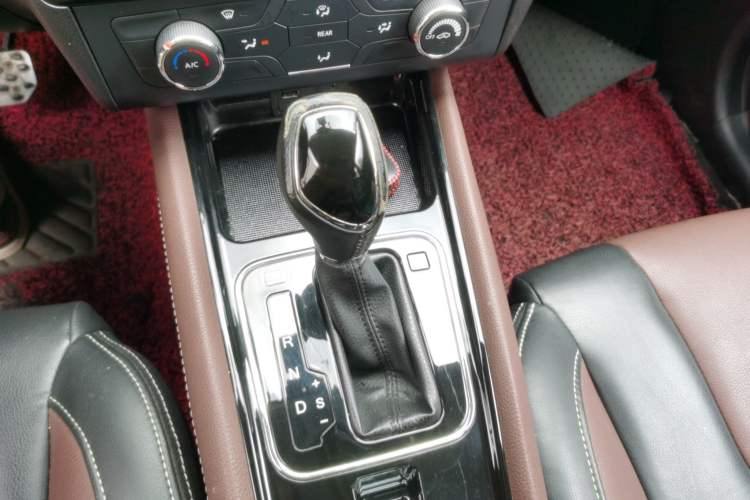 Used Dongfeng Fengon 580 2017 1.5T CVT Luxury Model Gear Lever