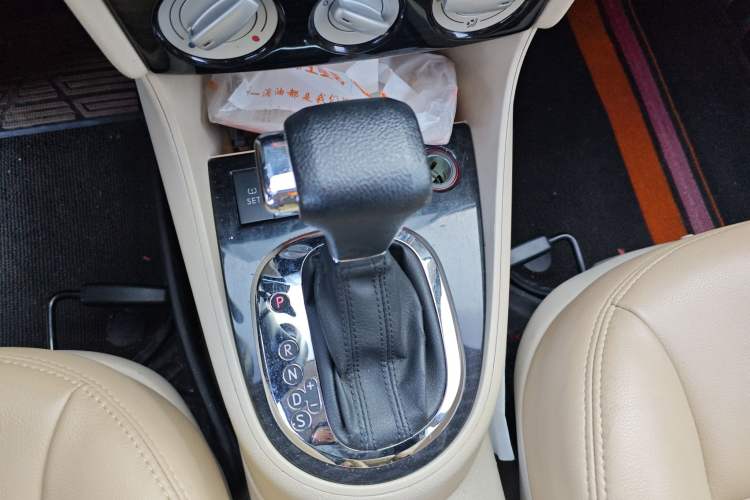 Used Volkswagen Lavida 2008 1.6L Automatic Prestige Edition Gear Lever